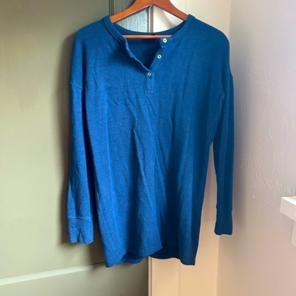 Aritzia- Wilfred free Henley top